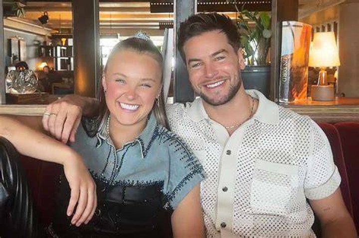 Alyssaappling11’s Boyfriend: Who is Alyssaappling11 Dating?