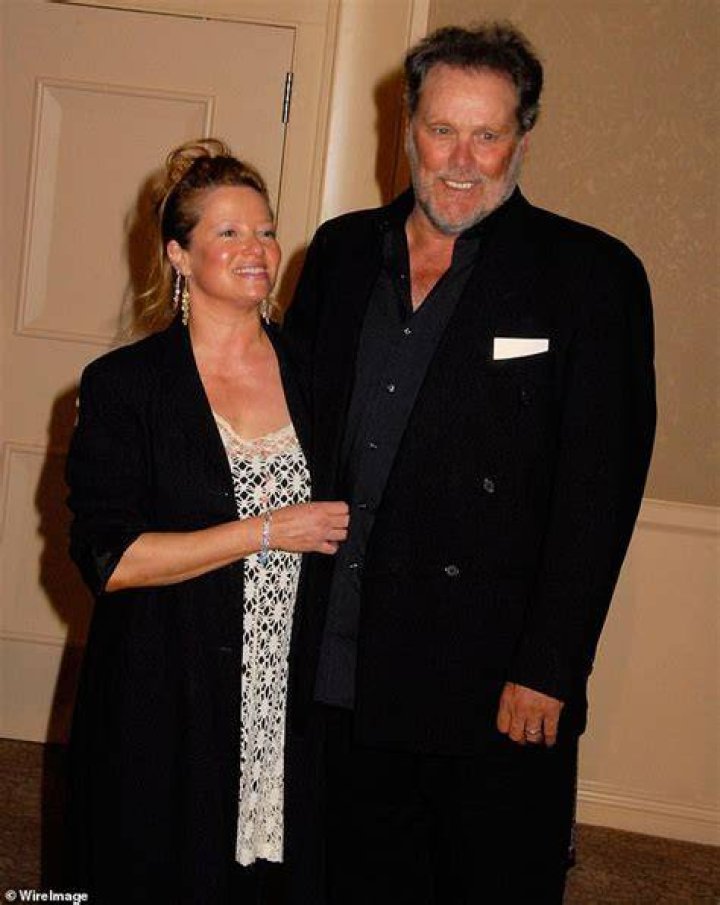 Cali Lili Hauser, Wings Hauser's Wife