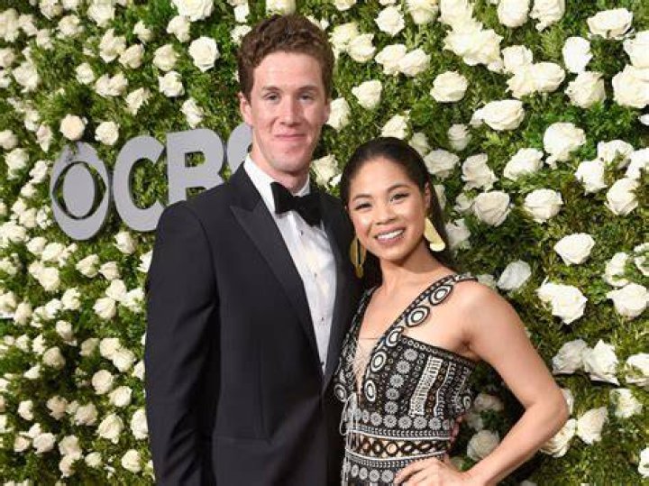 Leo Roberts, Eva Noblezada's Husband