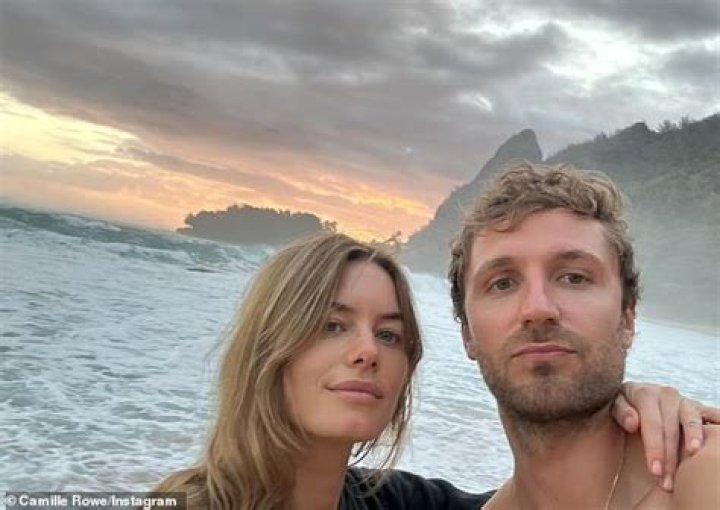 Who is Camille Rowe Dating – Camille Rowe's Boyfriend & Exes